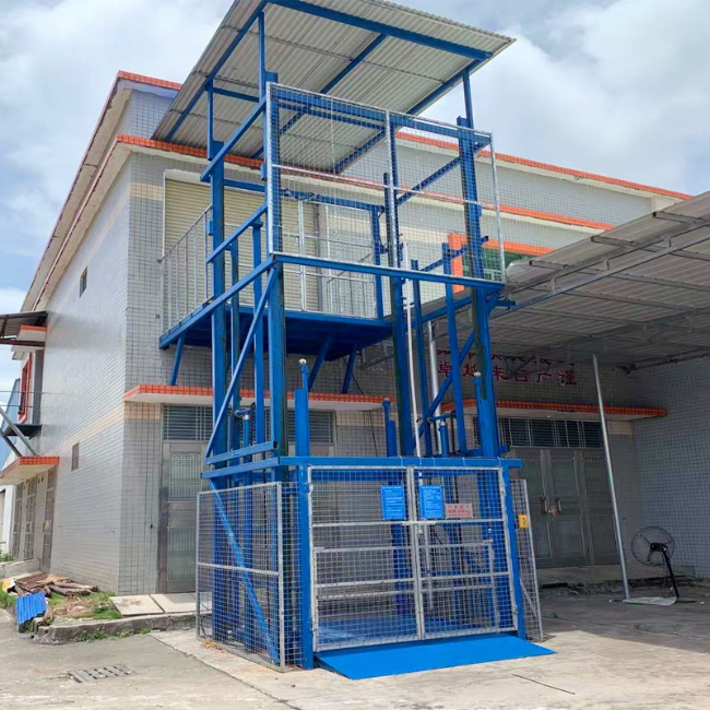乐东建材厂室外升降货梯安装