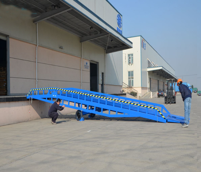 乐东移动式登车桥应用
